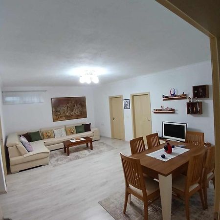Eniguesthouse Гірокастра Екстер'єр фото