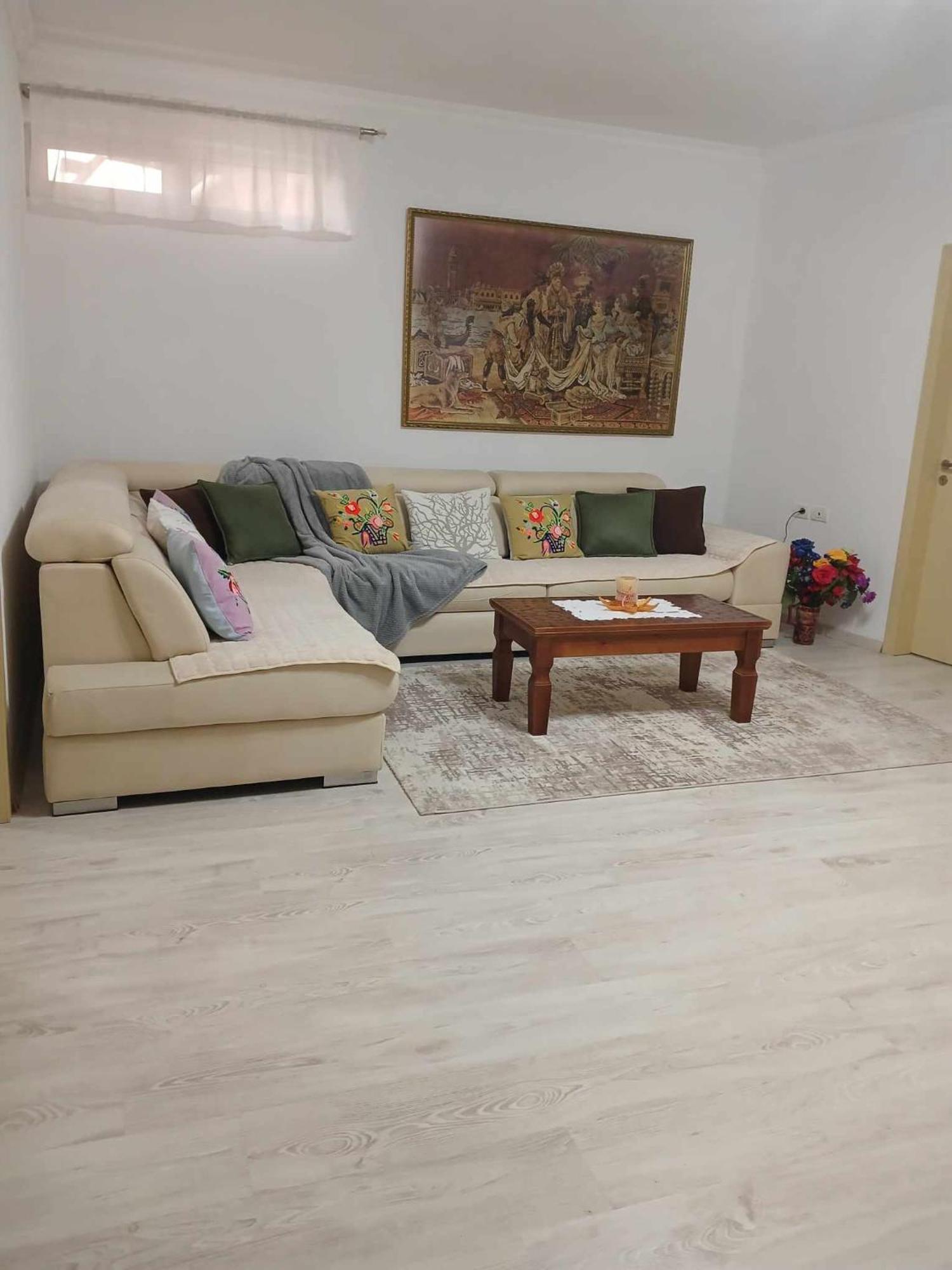 Eniguesthouse Гірокастра Екстер'єр фото