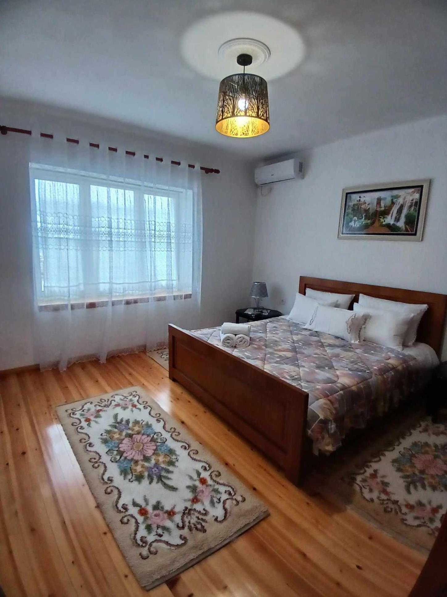 Eniguesthouse Гірокастра Екстер'єр фото