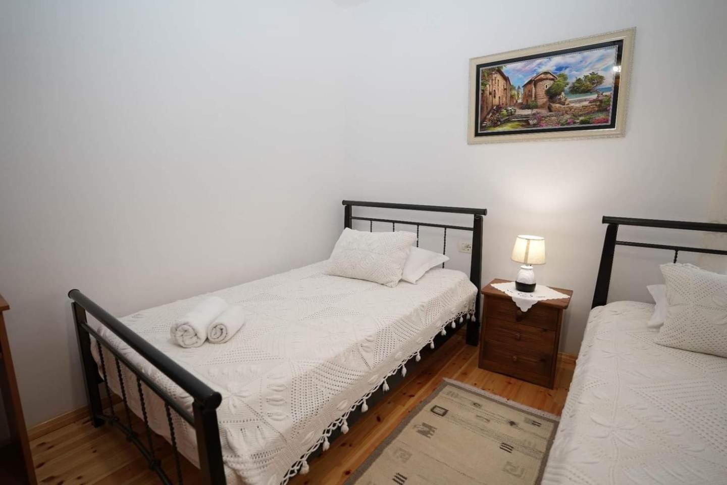 Eniguesthouse Гірокастра Екстер'єр фото