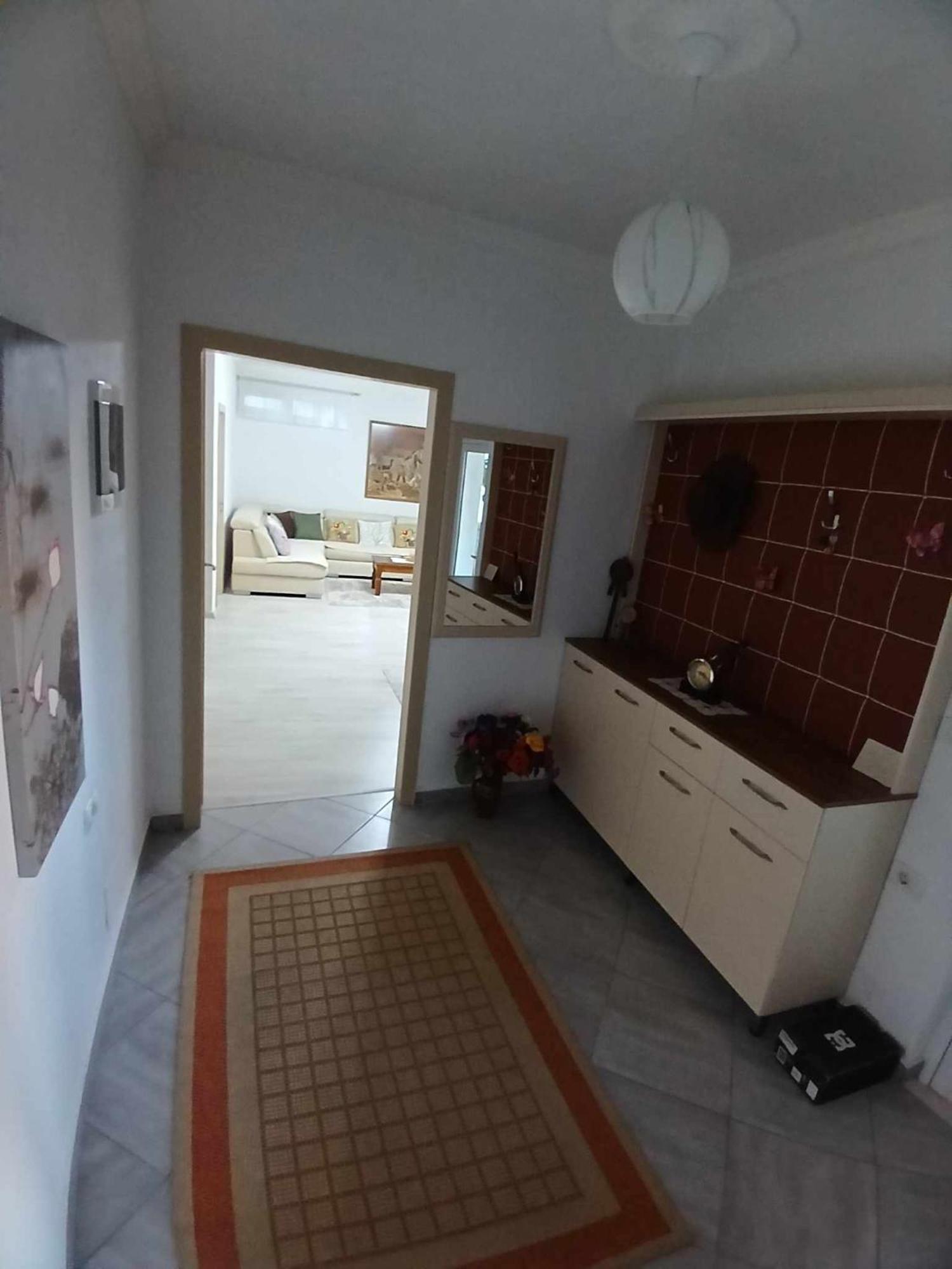 Eniguesthouse Гірокастра Екстер'єр фото