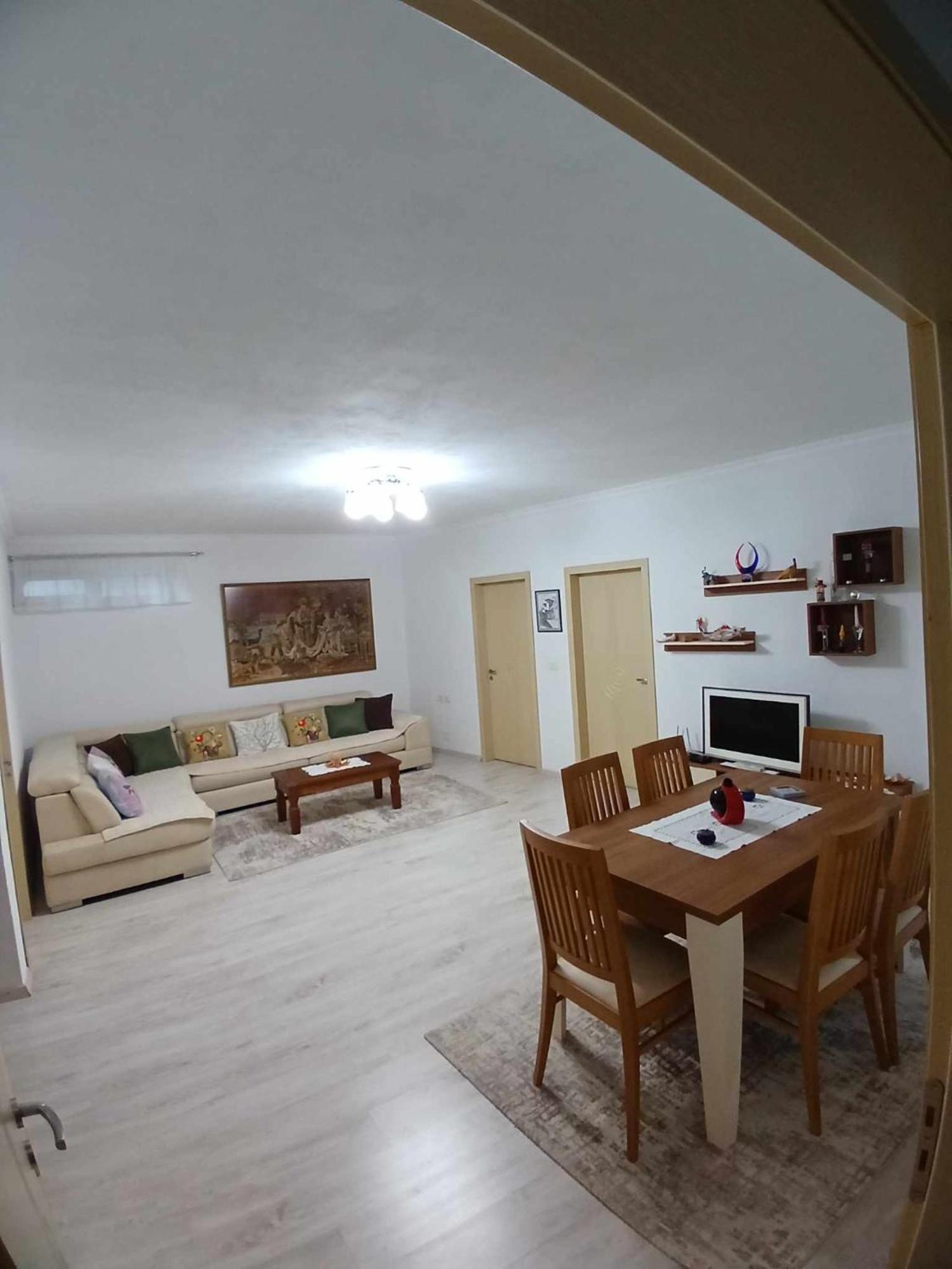 Eniguesthouse Гірокастра Екстер'єр фото