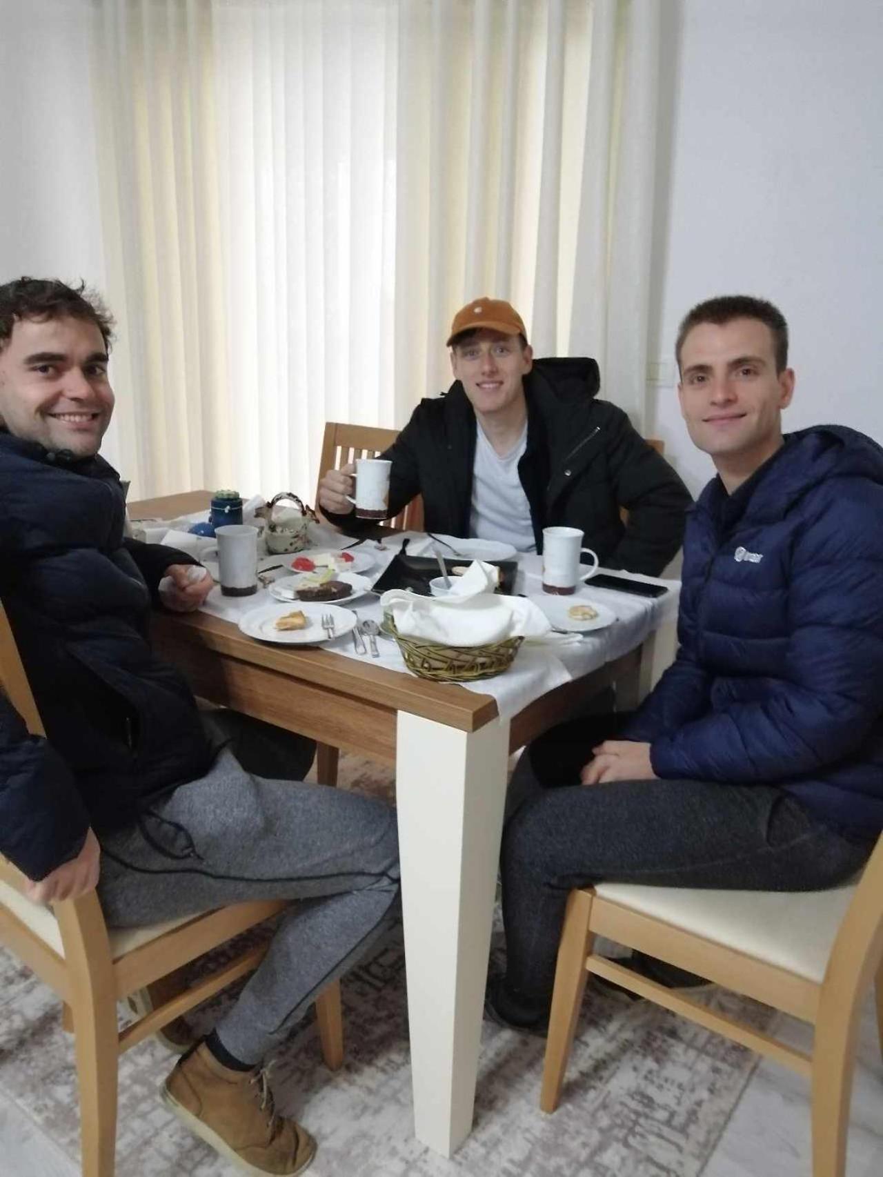 Eniguesthouse Гірокастра Екстер'єр фото