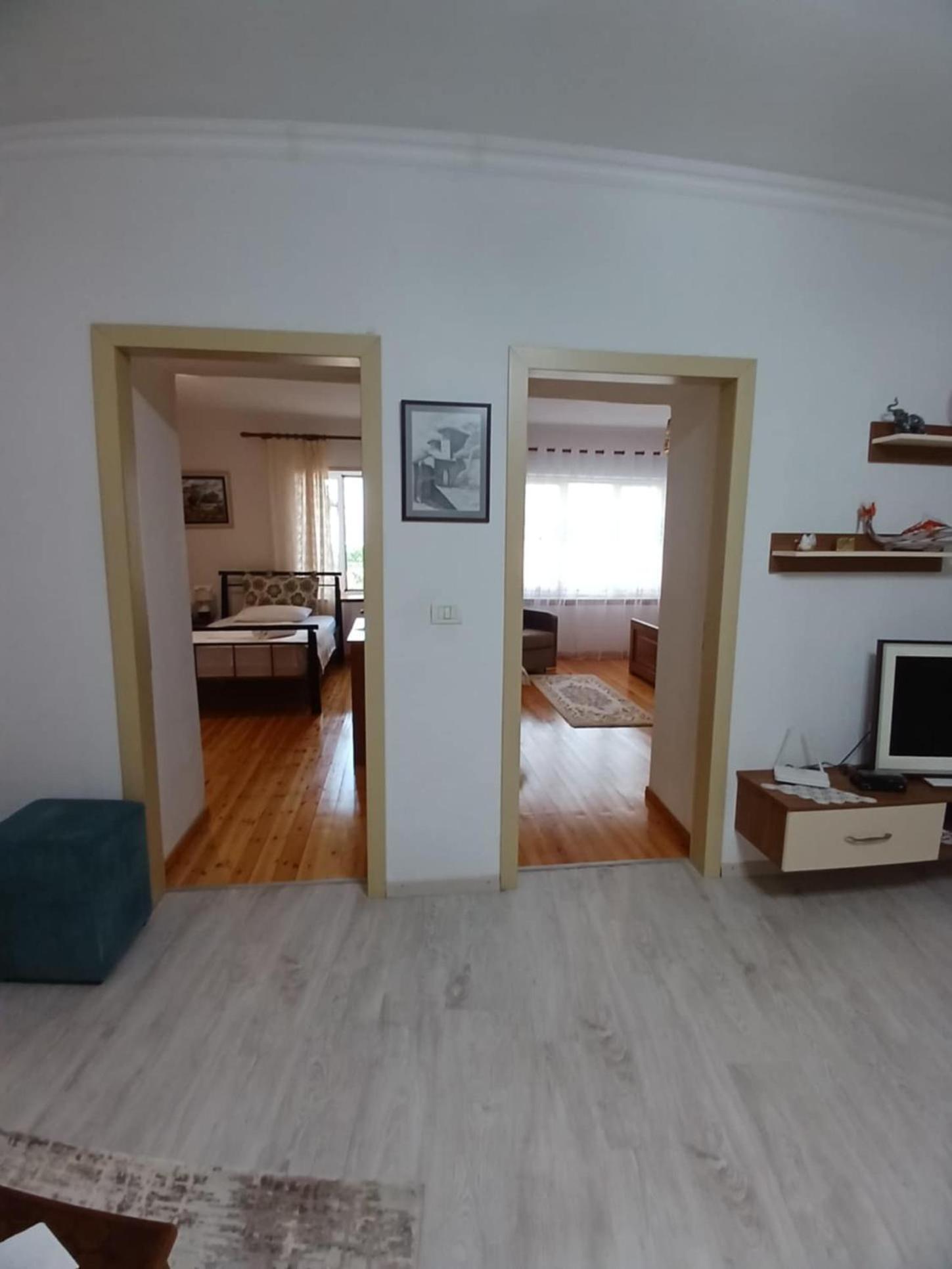 Eniguesthouse Гірокастра Екстер'єр фото