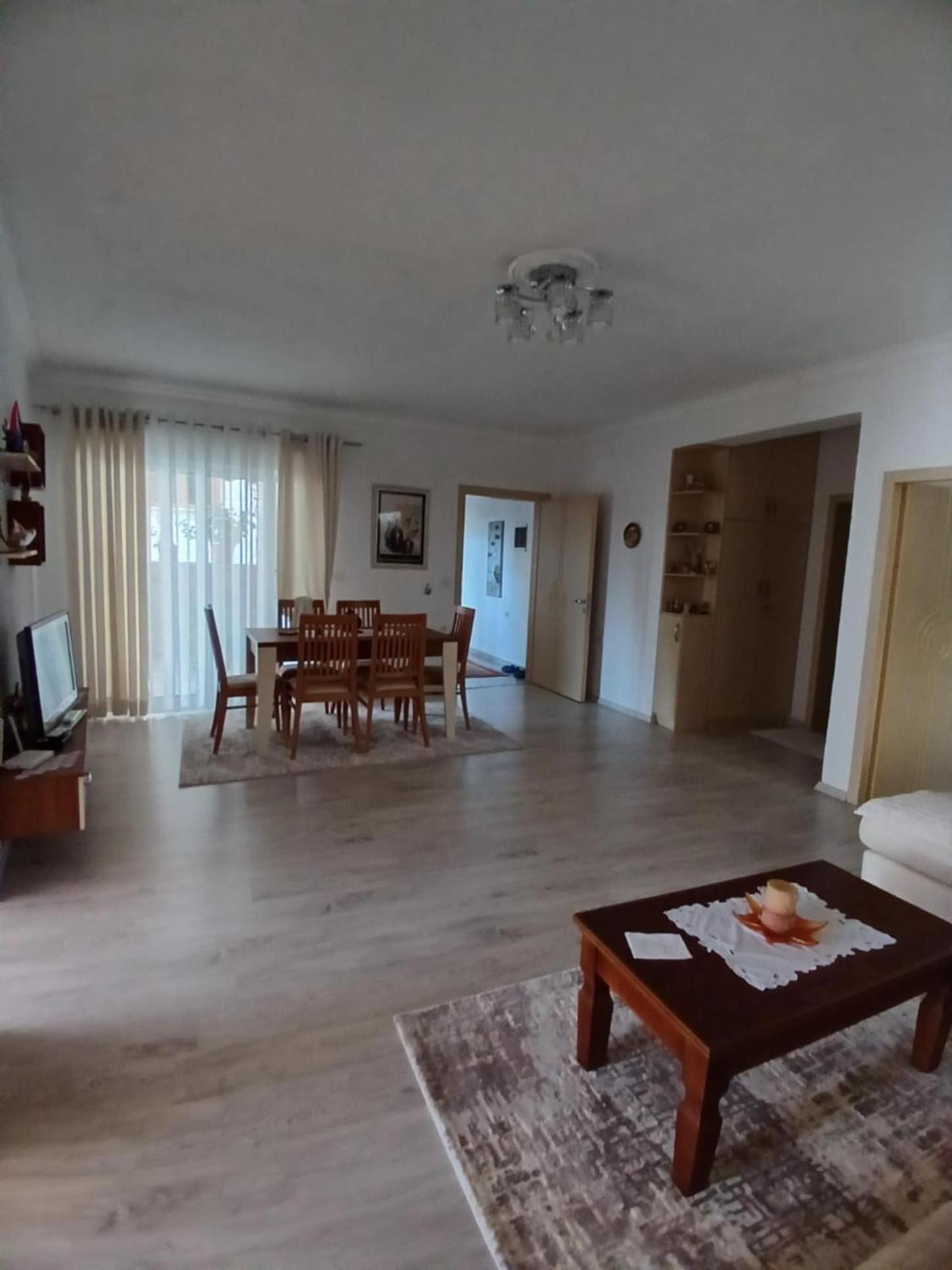 Eniguesthouse Гірокастра Екстер'єр фото