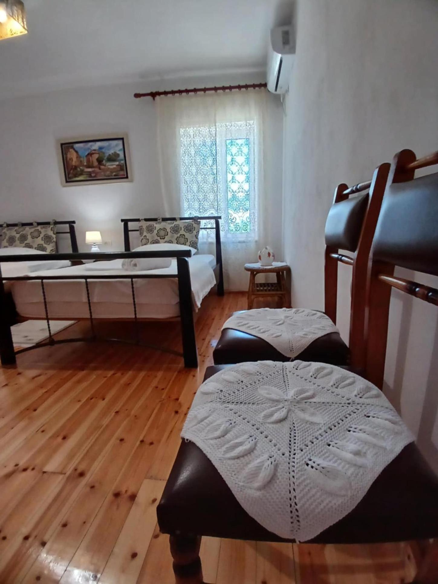 Eniguesthouse Гірокастра Екстер'єр фото