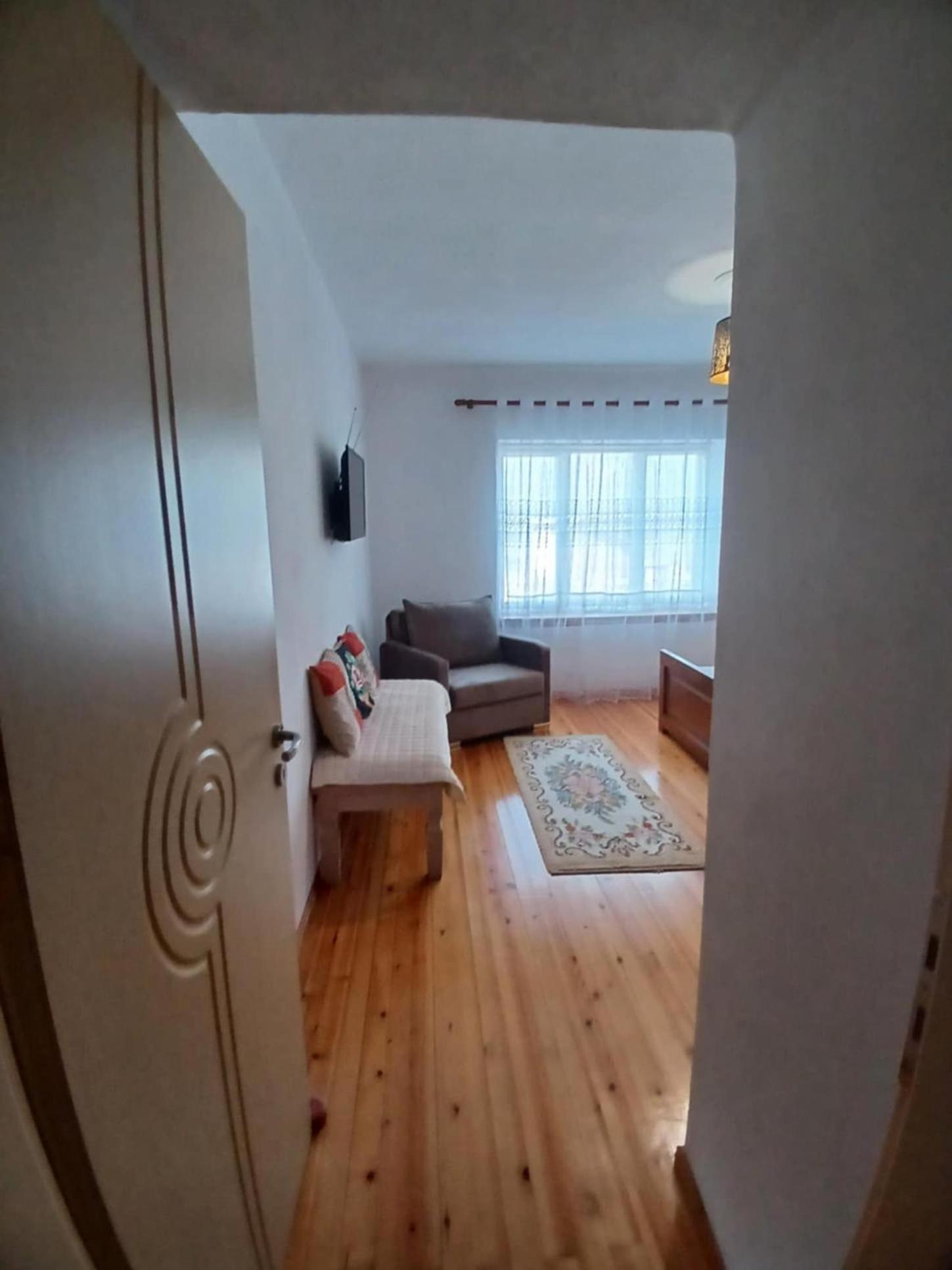 Eniguesthouse Гірокастра Екстер'єр фото
