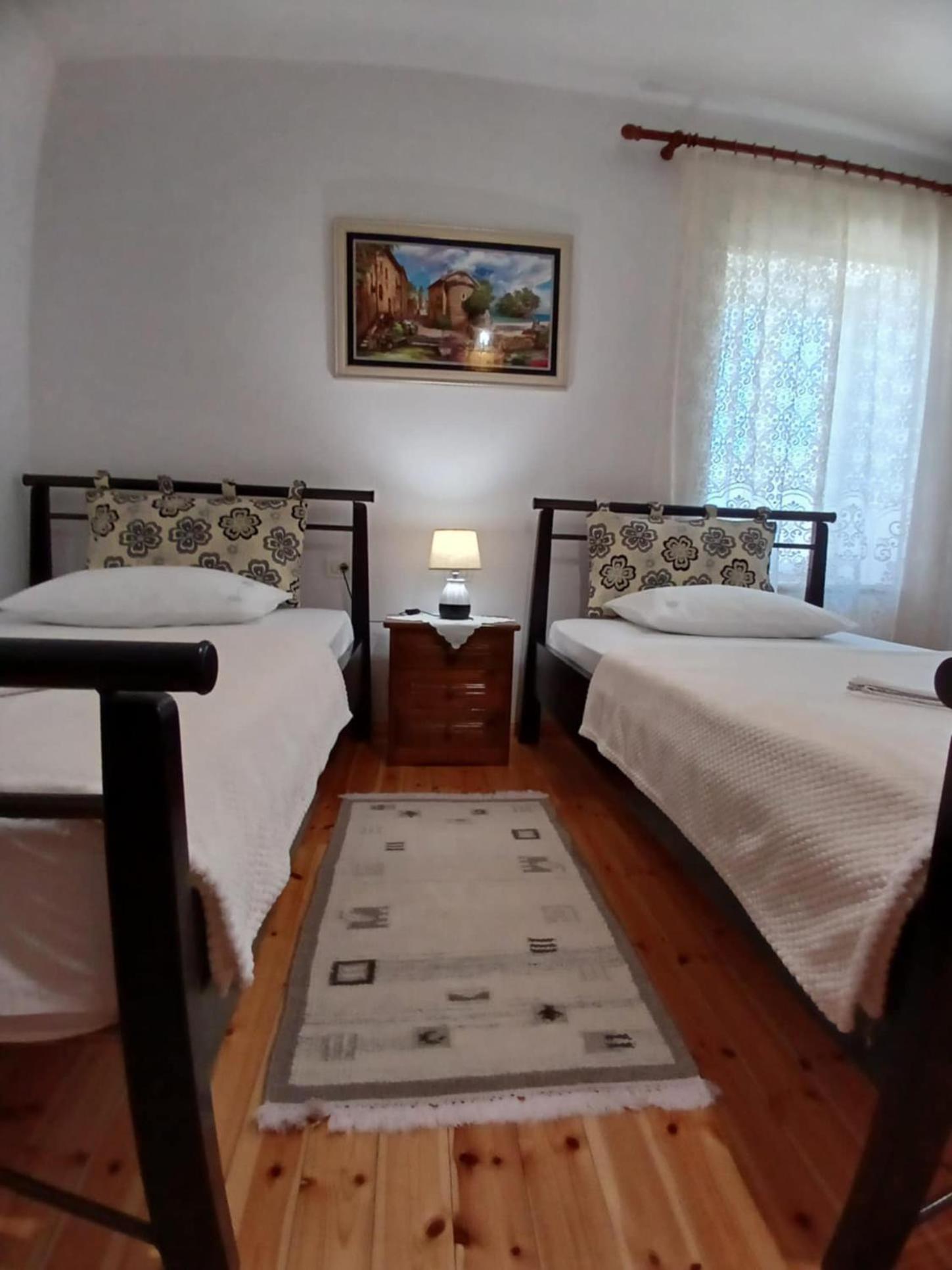 Eniguesthouse Гірокастра Екстер'єр фото