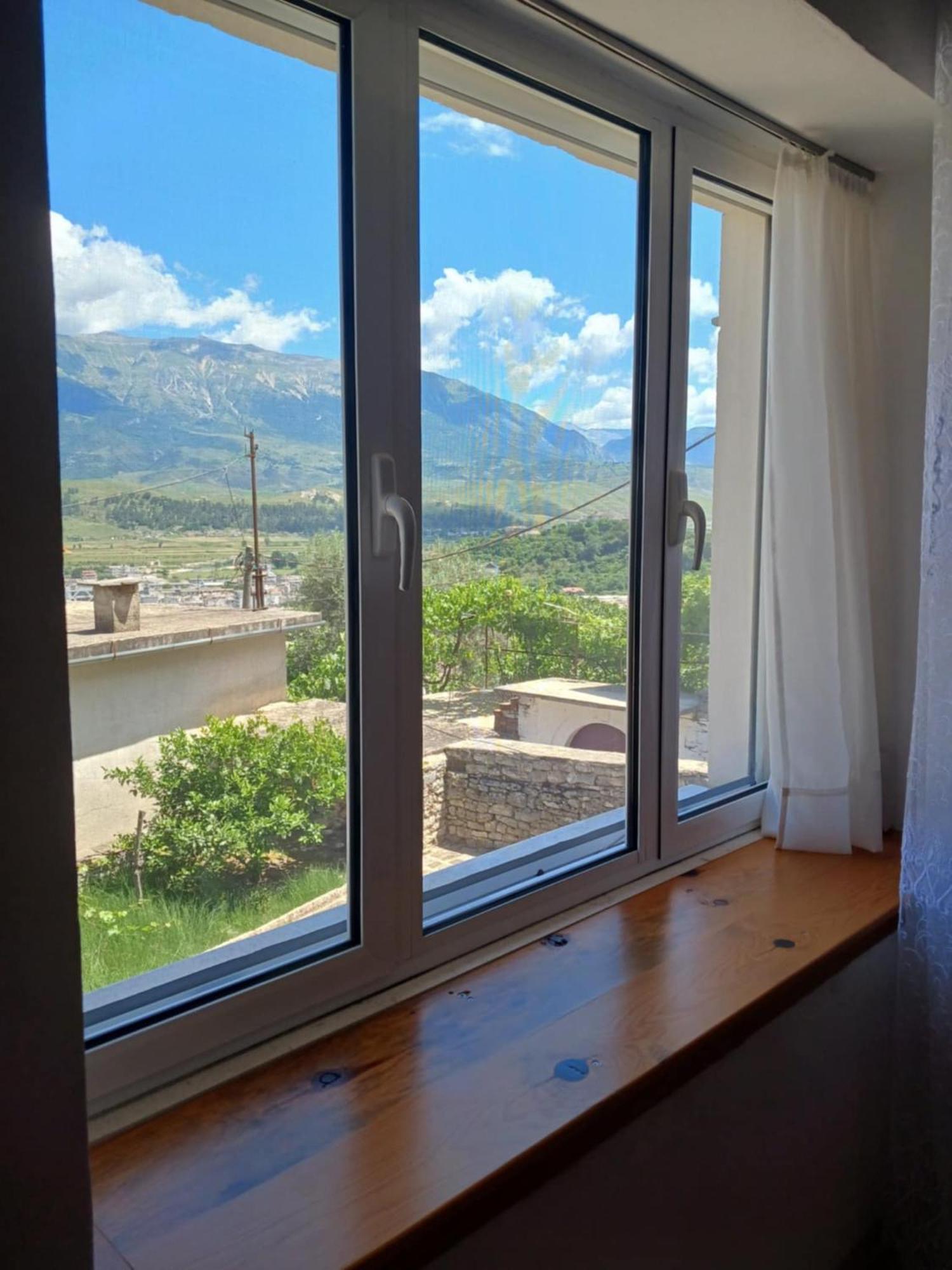 Eniguesthouse Гірокастра Екстер'єр фото